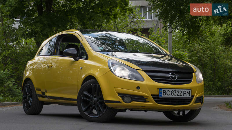Хэтчбек Opel Corsa 2010 в 