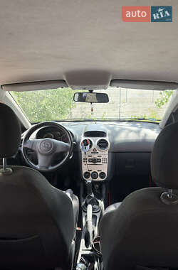 Хэтчбек Opel Corsa 2009 в 