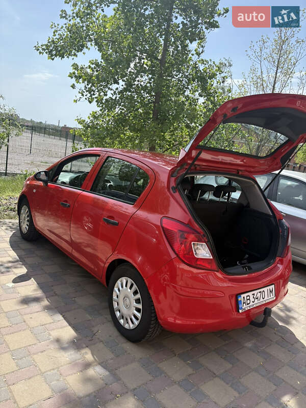 Хэтчбек Opel Corsa 2009 в Гайсине