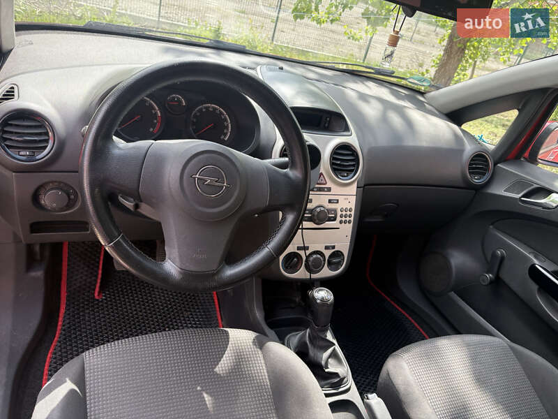 Хэтчбек Opel Corsa 2009 в Гайсине