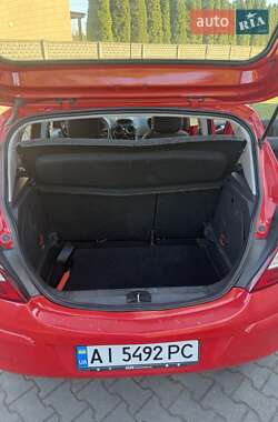 Хэтчбек Opel Corsa 2010 в 