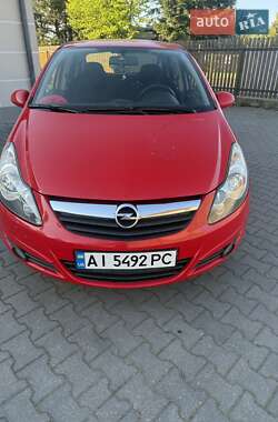 Хэтчбек Opel Corsa 2010 в 