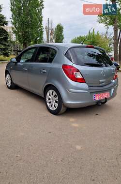 Хэтчбек Opel Corsa 2010 в 