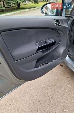 Хэтчбек Opel Corsa 2010 в 