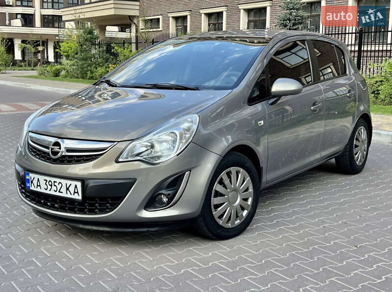 Хэтчбек Opel Corsa 2012 в 