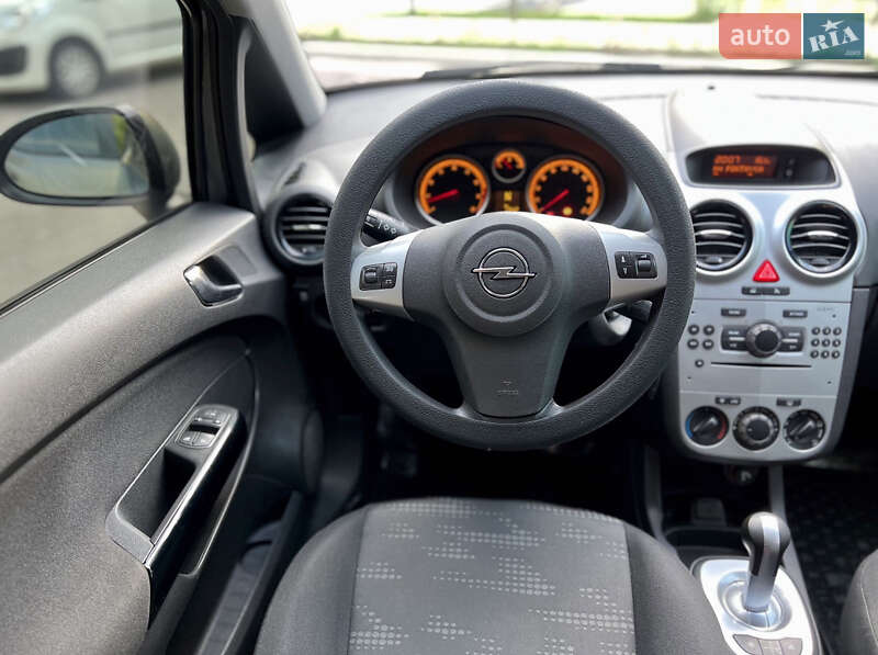 Хэтчбек Opel Corsa 2012 в Сумах