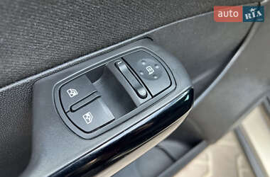 Хэтчбек Opel Corsa 2012 в 