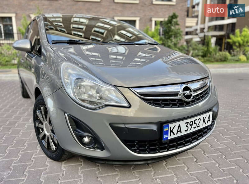 Хэтчбек Opel Corsa 2012 в Сумах