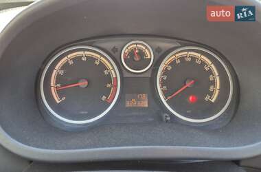 Хэтчбек Opel Corsa 2011 в 