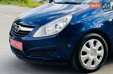 Хэтчбек Opel Corsa 2007 в 