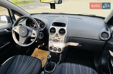 Хэтчбек Opel Corsa 2007 в 