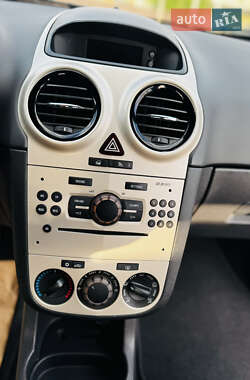 Хэтчбек Opel Corsa 2007 в 
