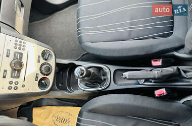 Хэтчбек Opel Corsa 2007 в 
