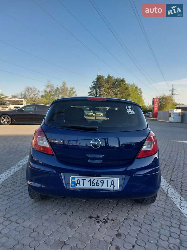 Хэтчбек Opel Corsa 2010 в Черновцах
