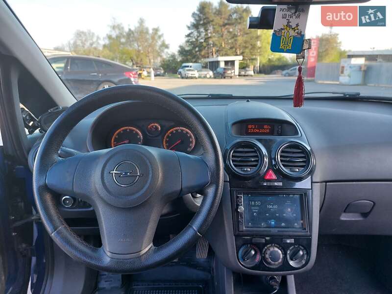 Хэтчбек Opel Corsa 2010 в Черновцах