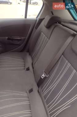 Хэтчбек Opel Corsa 2010 в 