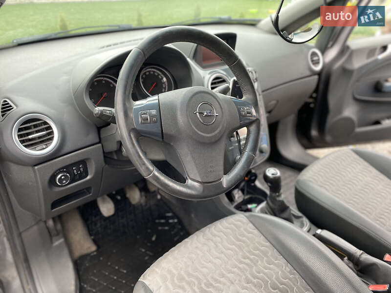 Хэтчбек Opel Corsa 2012 в Луцке