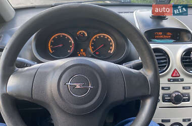 Хэтчбек Opel Corsa 2009 в 