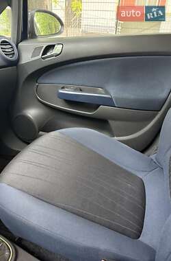Хэтчбек Opel Corsa 2009 в 
