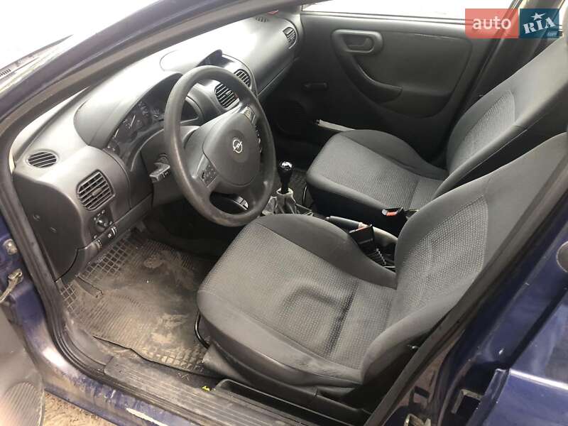 Хэтчбек Opel Corsa 2003 в Киеве