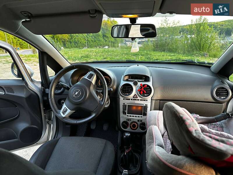 Хетчбек Opel Corsa 2012 в Львові