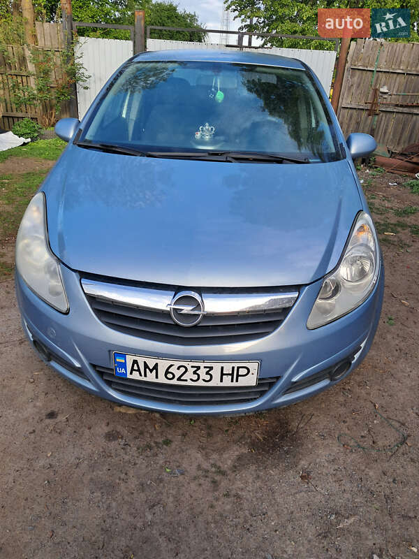 Хэтчбек Opel Corsa 2007 в 