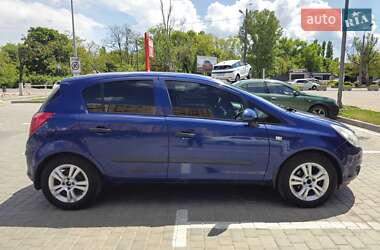 Хэтчбек Opel Corsa 2007 в 