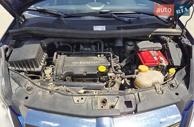 Хэтчбек Opel Corsa 2007 в 