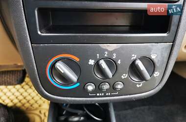 Хетчбек Opel Corsa 2006 в 
