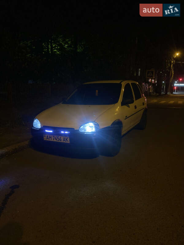 Хетчбек Opel Corsa 1996 в Дніпрі