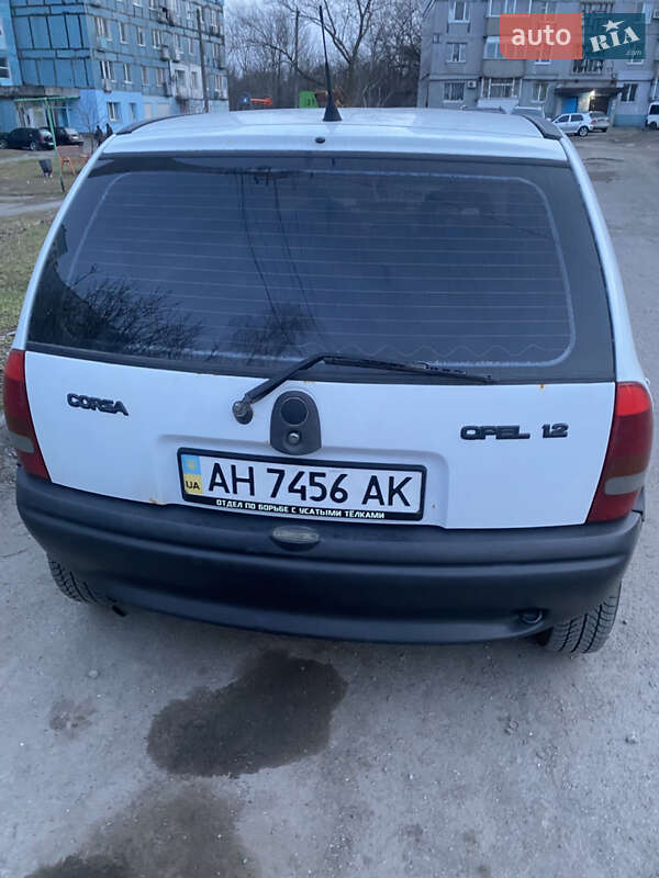 Хетчбек Opel Corsa 1996 в Дніпрі