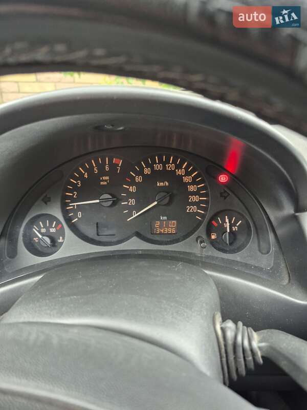 Хэтчбек Opel Corsa 2003 в Черновцах