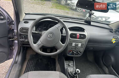 Хэтчбек Opel Corsa 2005 в 