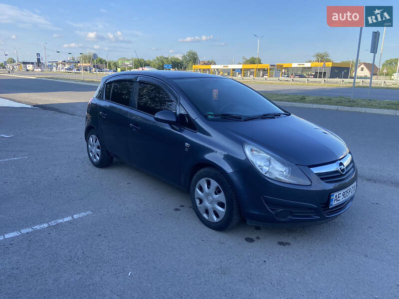 Хэтчбек Opel Corsa 2010 в Днепре