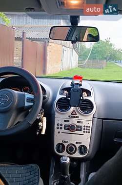 Хэтчбек Opel Corsa 2007 в 