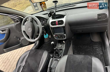 Хетчбек Opel Corsa 2003 в 