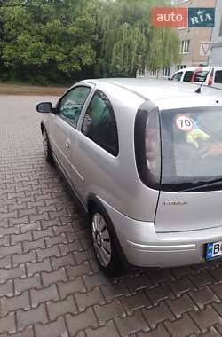 Хэтчбек Opel Corsa 2005 в 