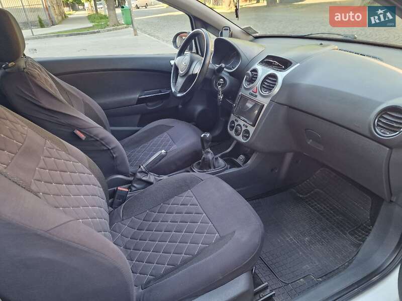 Хэтчбек Opel Corsa 2011 в Мукачево