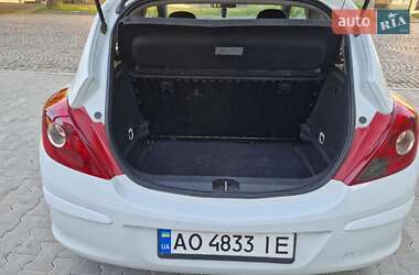 Хэтчбек Opel Corsa 2011 в 