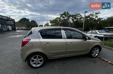 Хэтчбек Opel Corsa 2007 в 