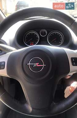 Хетчбек Opel Corsa 2007 в 