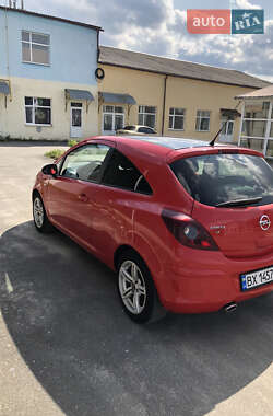 Хэтчбек Opel Corsa 2011 в 