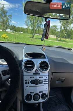 Хэтчбек Opel Corsa 2006 в 