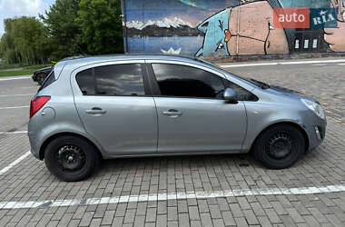 Хэтчбек Opel Corsa 2011 в 