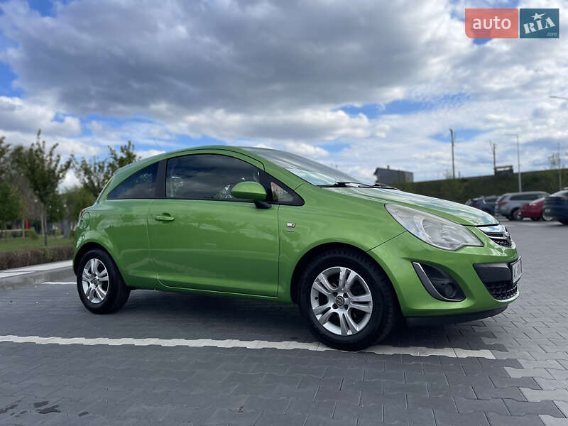 Хетчбек Opel Corsa 2011 в Ірпені