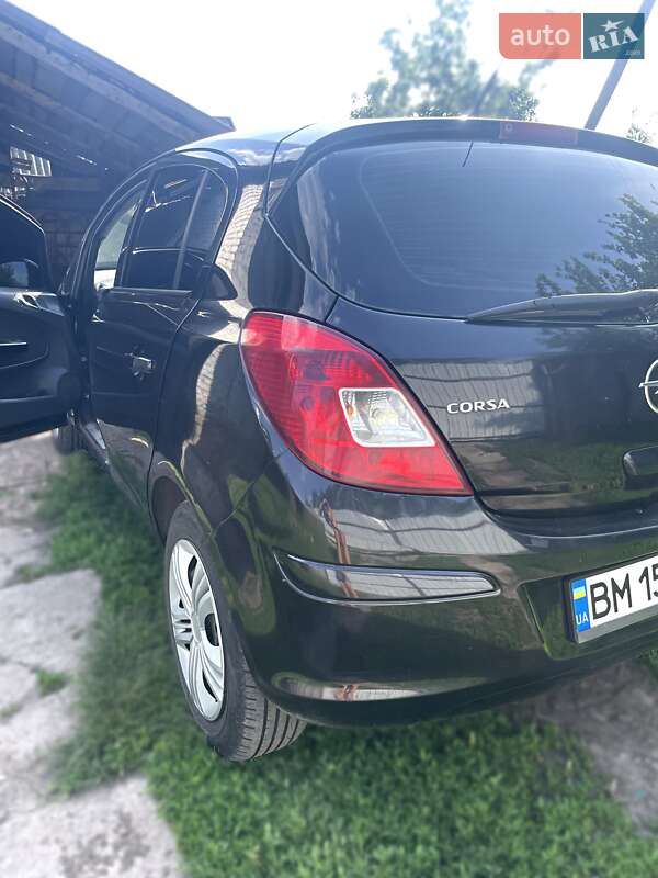 Хэтчбек Opel Corsa 2010 в Липовой Долине