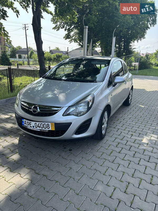 Хэтчбек Opel Corsa 2013 в 