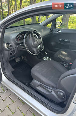 Хэтчбек Opel Corsa 2013 в 