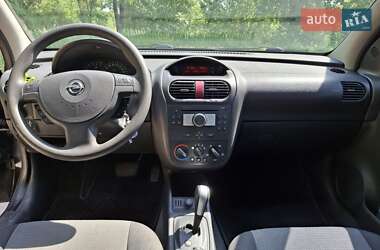 Хэтчбек Opel Corsa 2006 в 