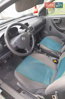 Хэтчбек Opel Corsa 2001 в 